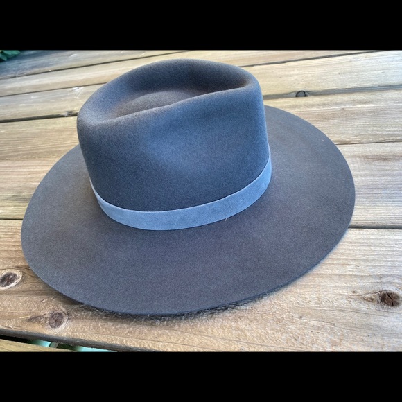 Wyeth River Fedora
Wonderful band 
adjustable
New - Picture 2 of 5